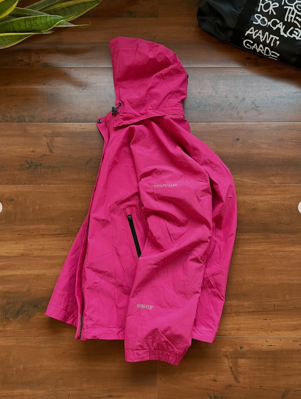 VINTAGE GORE-TEX COLUMBIA JACKET (WATERPROOF, DETACHABLE HOOD) (RARE FIND, BEST FOR STYLING)