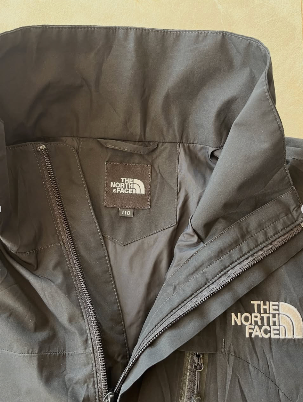 VINTAGE NORTHFACE HYVENT JACKET (RARE FIND, BEST FOR STYLING)